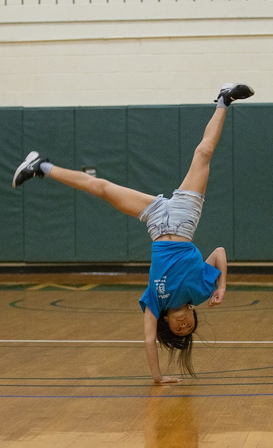 camp shriver single hand stand