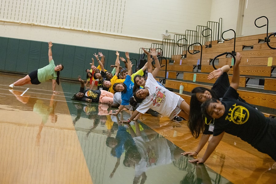 camp shriver group side plank