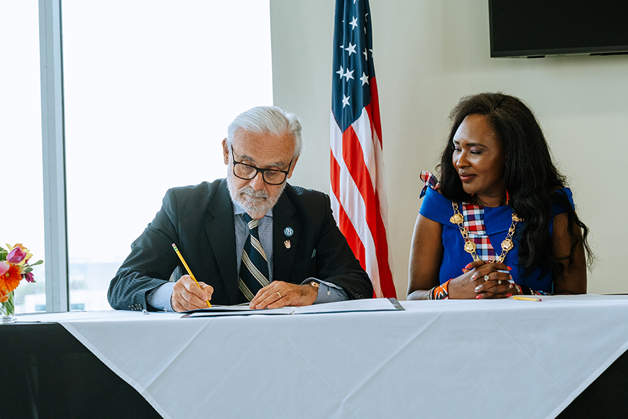Derry City Mayor Lilian Seenoi-Barr, Chancellor Suárez-Orozco at mou signing