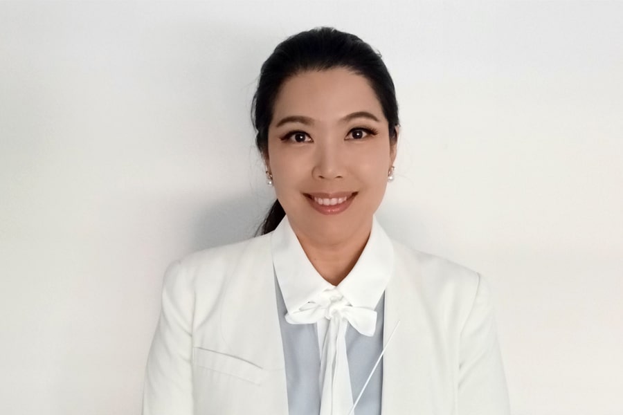 Chaerin Kim, holding a conductor's baton.