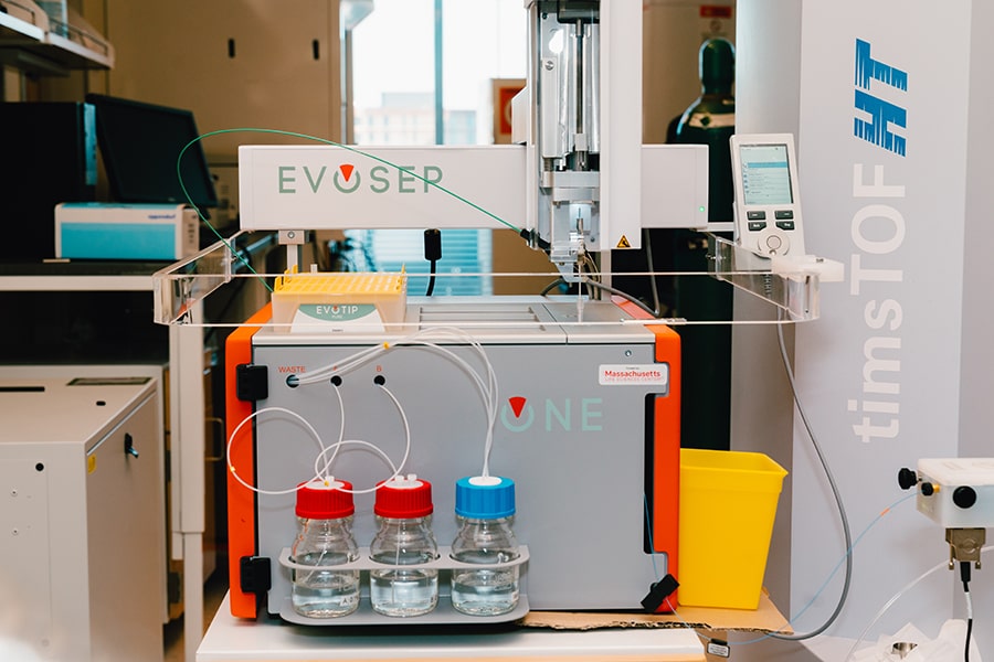 The EvoSep nanoHPLC that is used in conjunction with our timsTOF. Photo credit: Javier Rivas